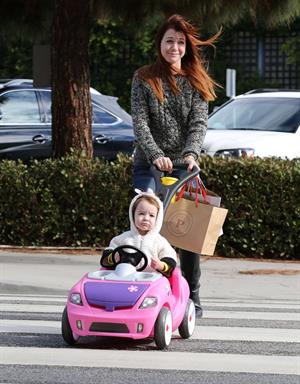 Alyson Hannigan Hangs out with her daughter in Los Angeles (November 22, 2013) 