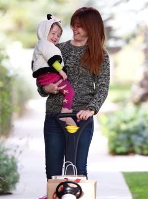 Alyson Hannigan Hangs out with her daughter in Los Angeles (November 22, 2013) 