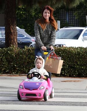 Alyson Hannigan Hangs out with her daughter in Los Angeles (November 22, 2013) 