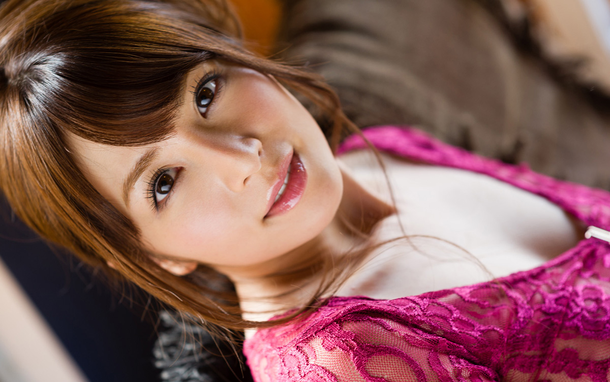 Miku Ohashi taking a selfie