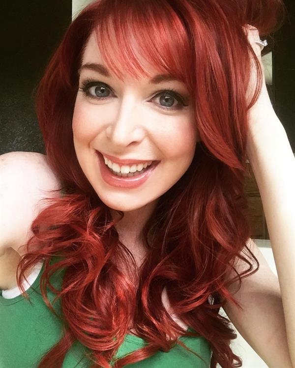 Lisa Foiles taking a selfie