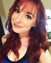 Lisa Foiles taking a selfie