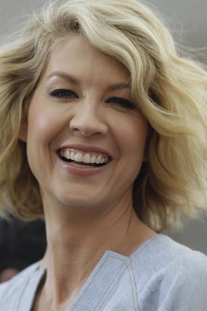 Jenna Elfman - On the set of Extra at The Grove in Los Angeles on February 14, 2013