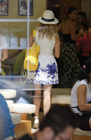 Reese Witherspoon talking and walking after leaving a hair salon in Beverly Hills on August 8, 2014