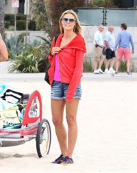 Heidi Klum haning out at the beach in Santa Monica on August 24, 2013