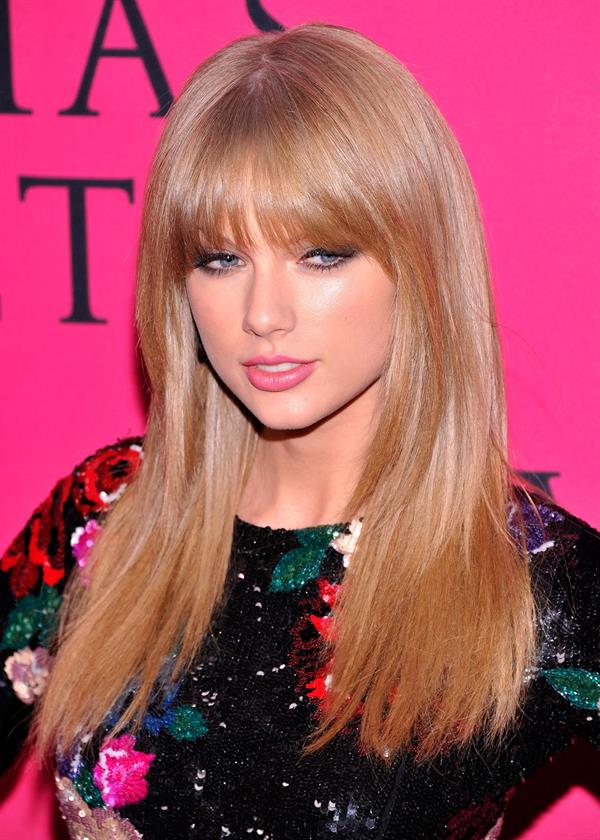 Taylor Swift at the 2013 Victoria's Secret Fashion Show