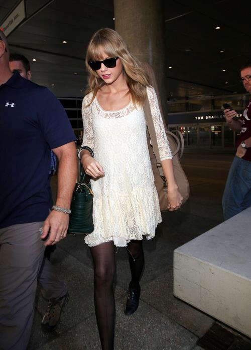 Taylor Swift – LAX arrival 10/22/13  