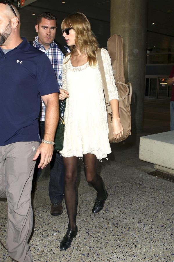 Taylor Swift – LAX arrival 10/22/13  