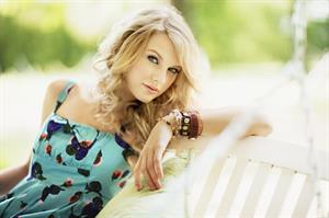 Taylor Swift - 2008 Tony Baker shoot for Country Weekly  
