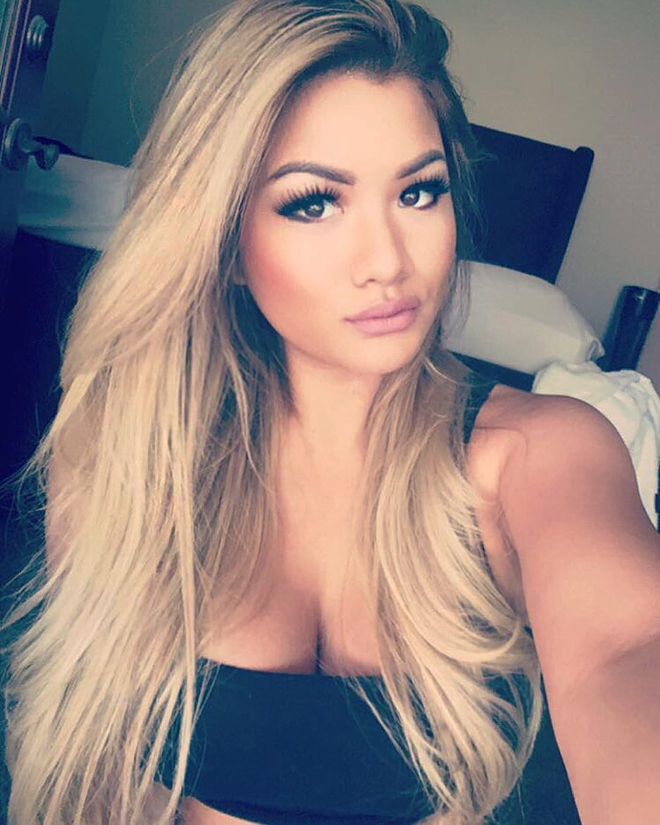 Jojo Babie taking a selfie