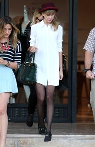 Taylor Swift – Barneys New York in Beverly Hills 9/29/13  
