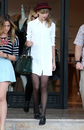 Taylor Swift – Barneys New York in Beverly Hills 9/29/13  