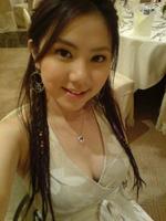 Gloria Tang taking a selfie