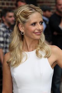 Sarah Michelle Gellar Visits  Late Show With David Letterman  - New York, Oct. 1, 2013 