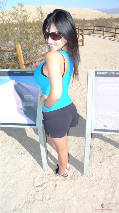 Denise Milani Snapshots - 01_Kelso