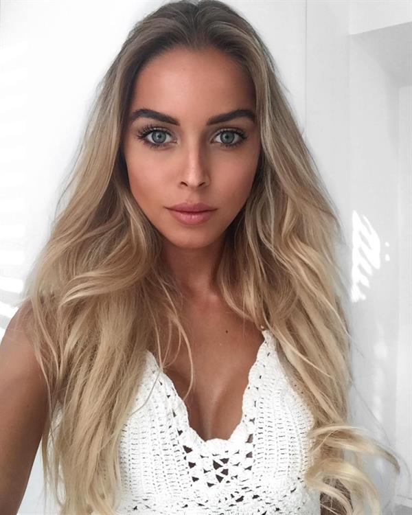 Chiara Bransi taking a selfie