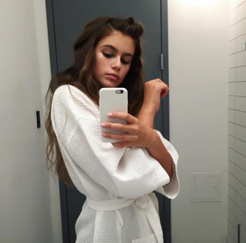 Kaia Gerber taking a selfie