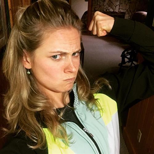 Jessie Diggins taking a selfie