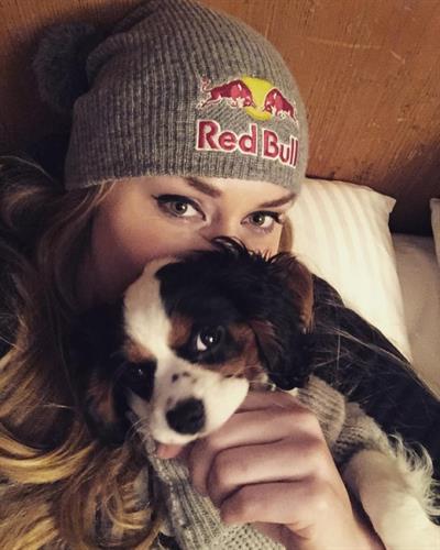Lindsey Vonn taking a selfie