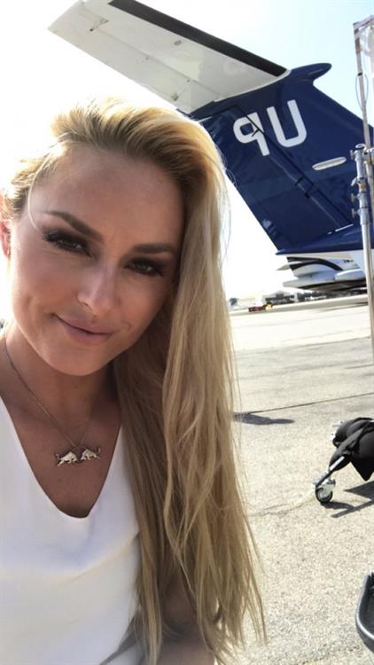 Lindsey Vonn taking a selfie