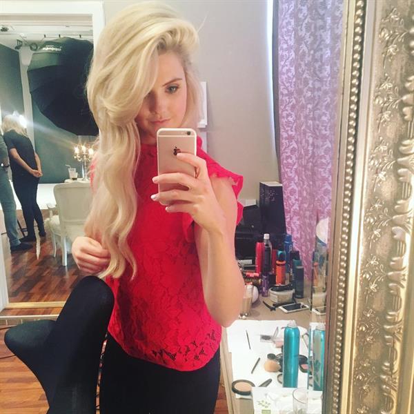 Silje Norendal taking a selfie