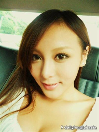 Jeana Ho taking a selfie