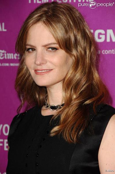 Jennifer Jason Leigh