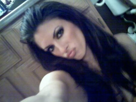 Amanda Latona Kuclo taking a selfie