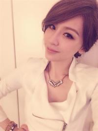 Cyndi Wang taking a selfie