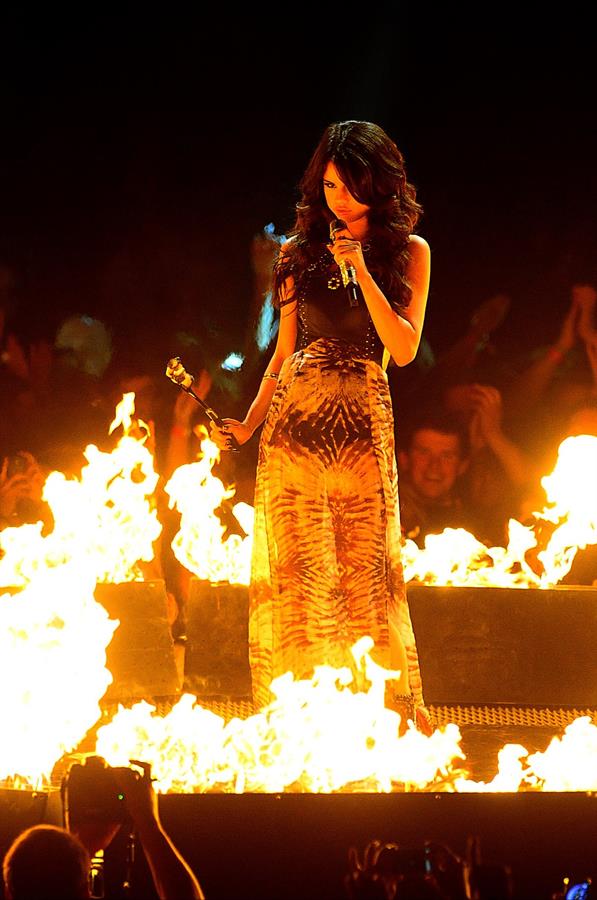 Selena Gomez - 2011 MTV European Music Awards 11/6/11 