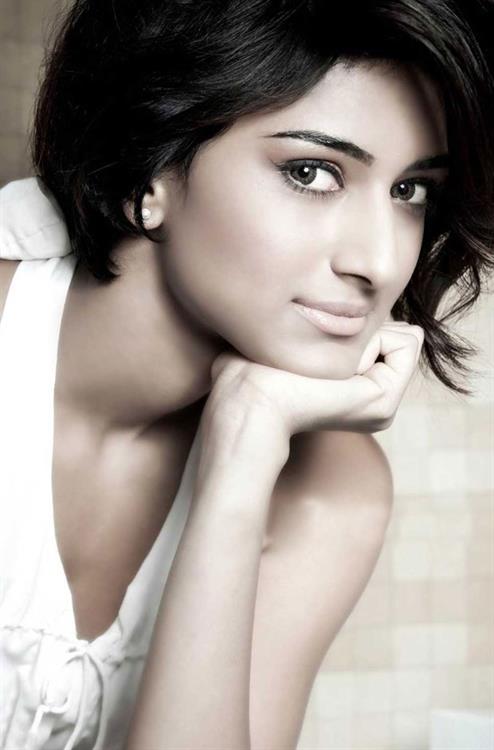 Erica Fernandes