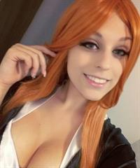 Thábata Cardoso taking a selfie