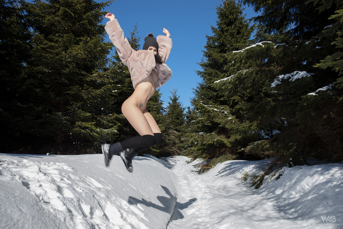 Peeing In The Snow - Free preview - WATCH4BEAUTY | Nude Art Magazine