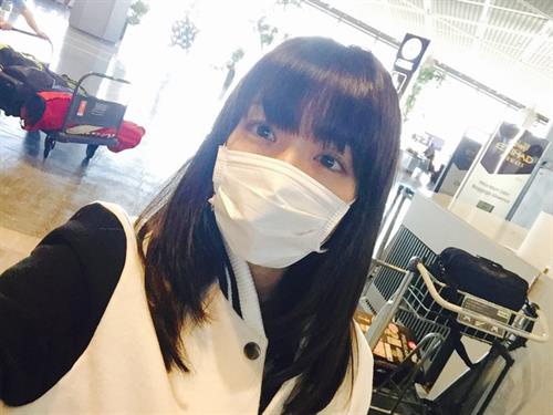 Anna Konno taking a selfie