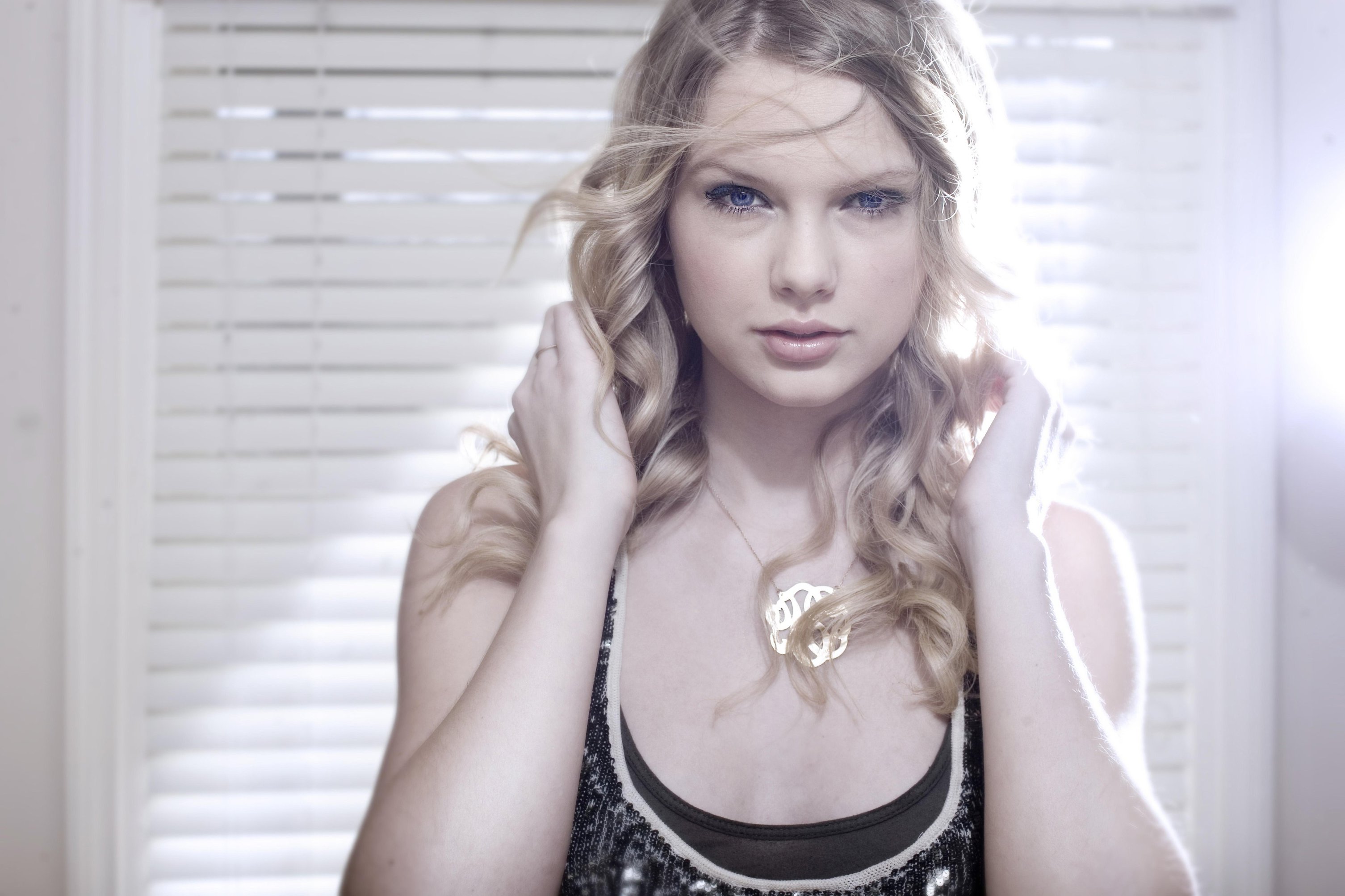 Taylor Swift - Austin Hargrave photoshoot 12/12/08  