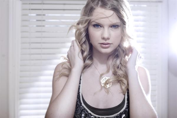 Taylor Swift - Austin Hargrave photoshoot 12/12/08  