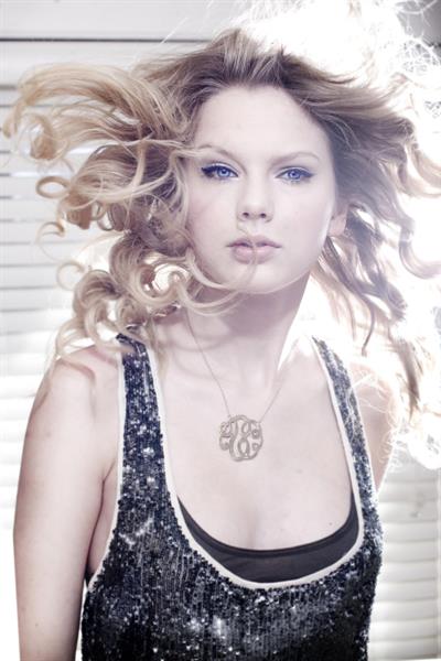 Taylor Swift - Austin Hargrave photoshoot 12/12/08  