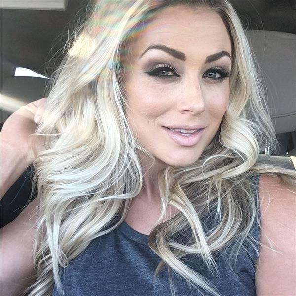 Dianna Dahlgren taking a selfie