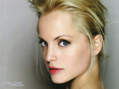 Mena Suvari