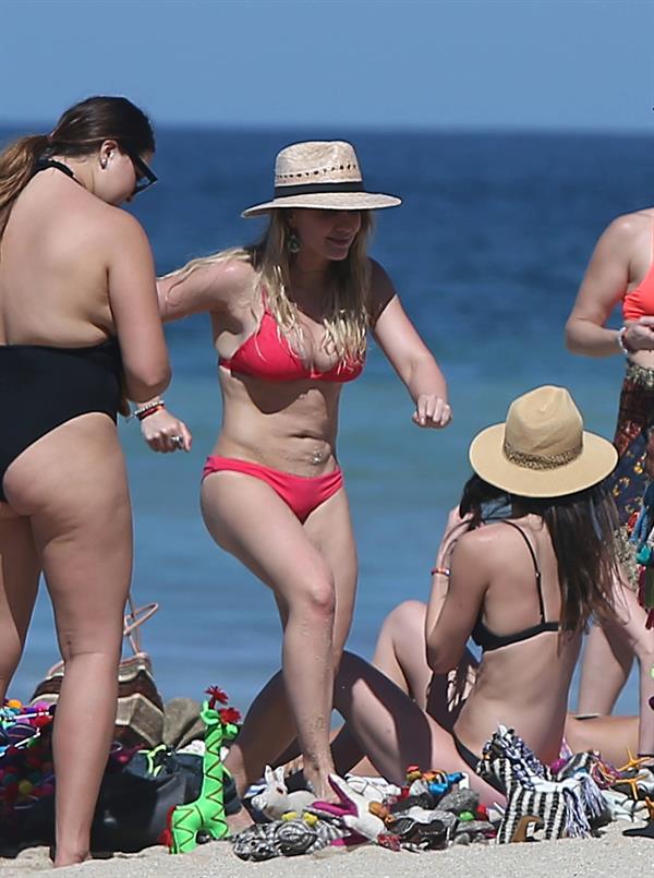 Hilary Duff sexy bikini pics