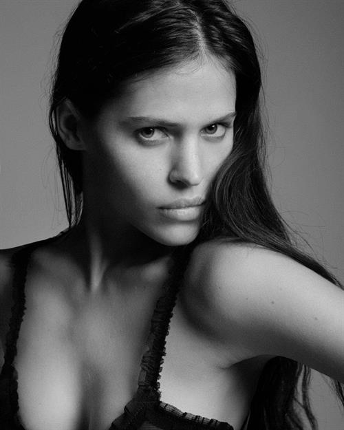 Hana Nitsche in lingerie