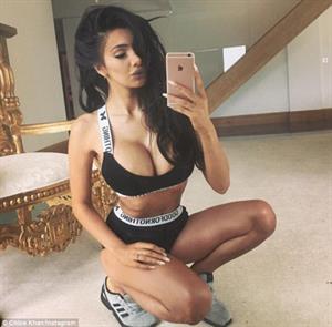 Chloe Khan taking a selfie