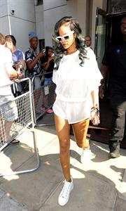 Rihanna - Arrives at her concert in the LG Arena Birmingham in Birmingham (16.07.2013) 