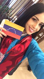 Ana Carolina Ugarte taking a selfie