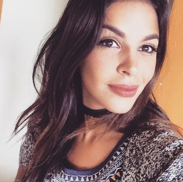 Keysi Sayago taking a selfie