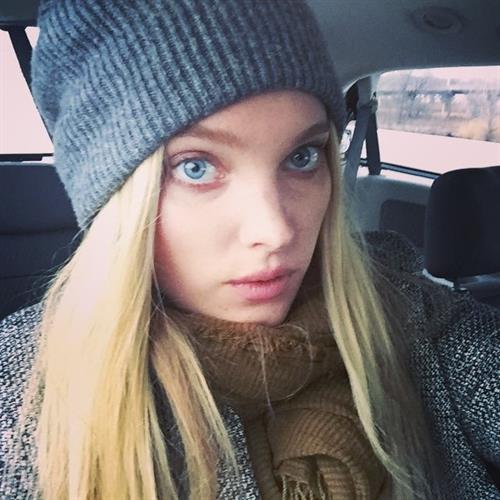 Elsa Hosk taking a selfie