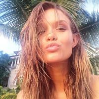 Josephine Skriver taking a selfie