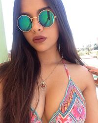 Vera Lívia in a bikini taking a selfie