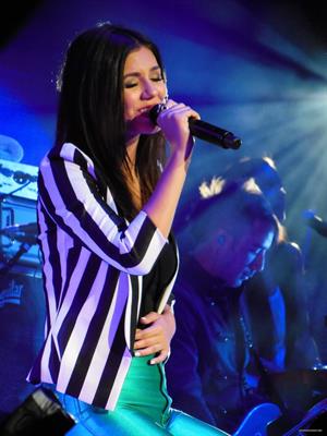 Victoria Justice - Performance at Concord 6/23/2013
