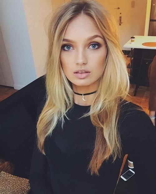 Romee Strijd taking a selfie